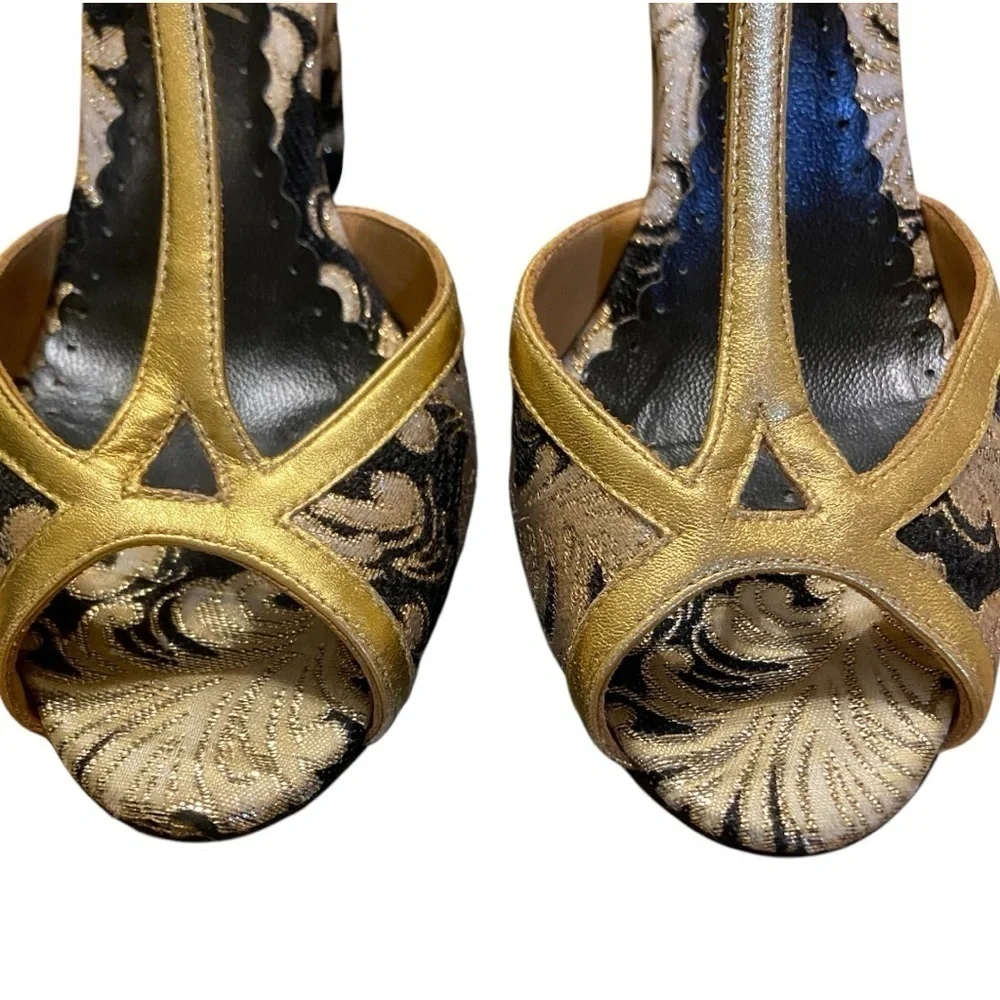 Bettye Muller gold and black brocade fabric T-strap open toe pump size 6